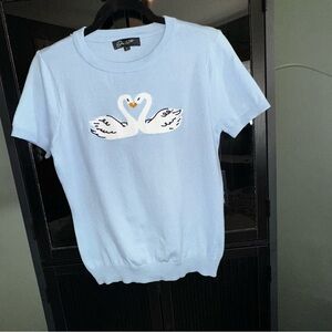NWT On 12th Blue Short Sleeve Sweater with Swan Design Sz L
